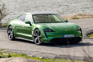 争议！某教练表现抢眼，但最佳教练花落别家引热议